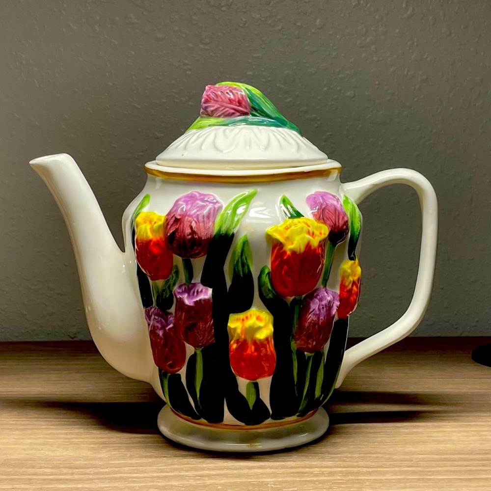 Tulip Tea/Coffee Set, 7-piece set, rare‎ find